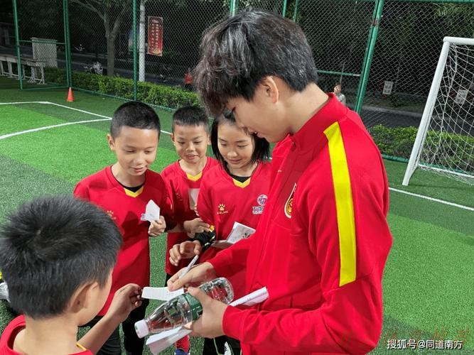 KAI YUN SPORT：追忆红色故事 提升队伍凝聚力——国家女子五人制足球队走进中国鸭兰村支部旧址