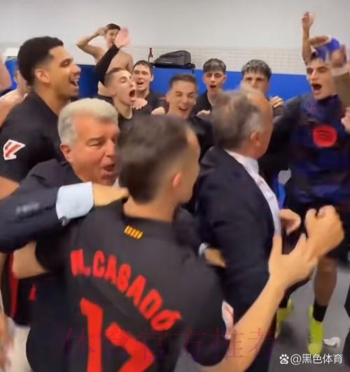 记者-拉波尔塔赛后进入裁判更衣室 要求解释判罚